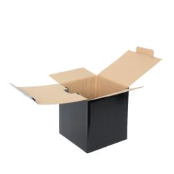 Черна картонена кутия с размери 17x17x18 cm