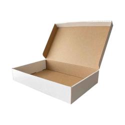 Бяла картонена кутия с размери 32x22x6 cm